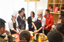 2019年LD体育在线·（中国）官方网站新品发布会,加盟商争相拍照品尝