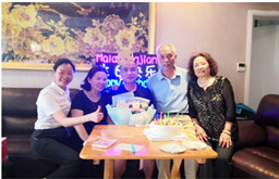 LD体育在线·（中国）官方网站|为顾客冰敷烫伤，准备生日惊喜